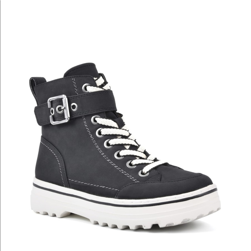 Cliff by White Mountain GORDON BOOTIE